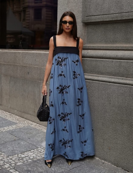 Vestido Longo com Paetês Bordados Vestido Longo com Paetês Bordados