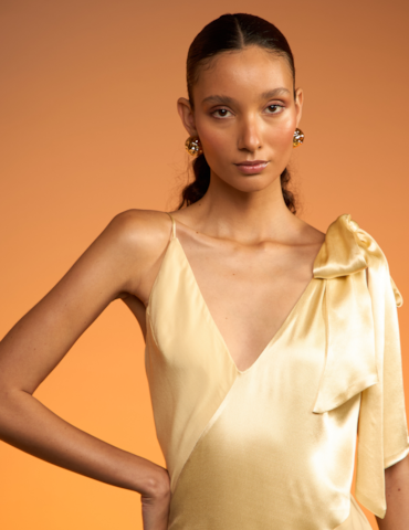 Vestido Midi em Cetim com Amarração
